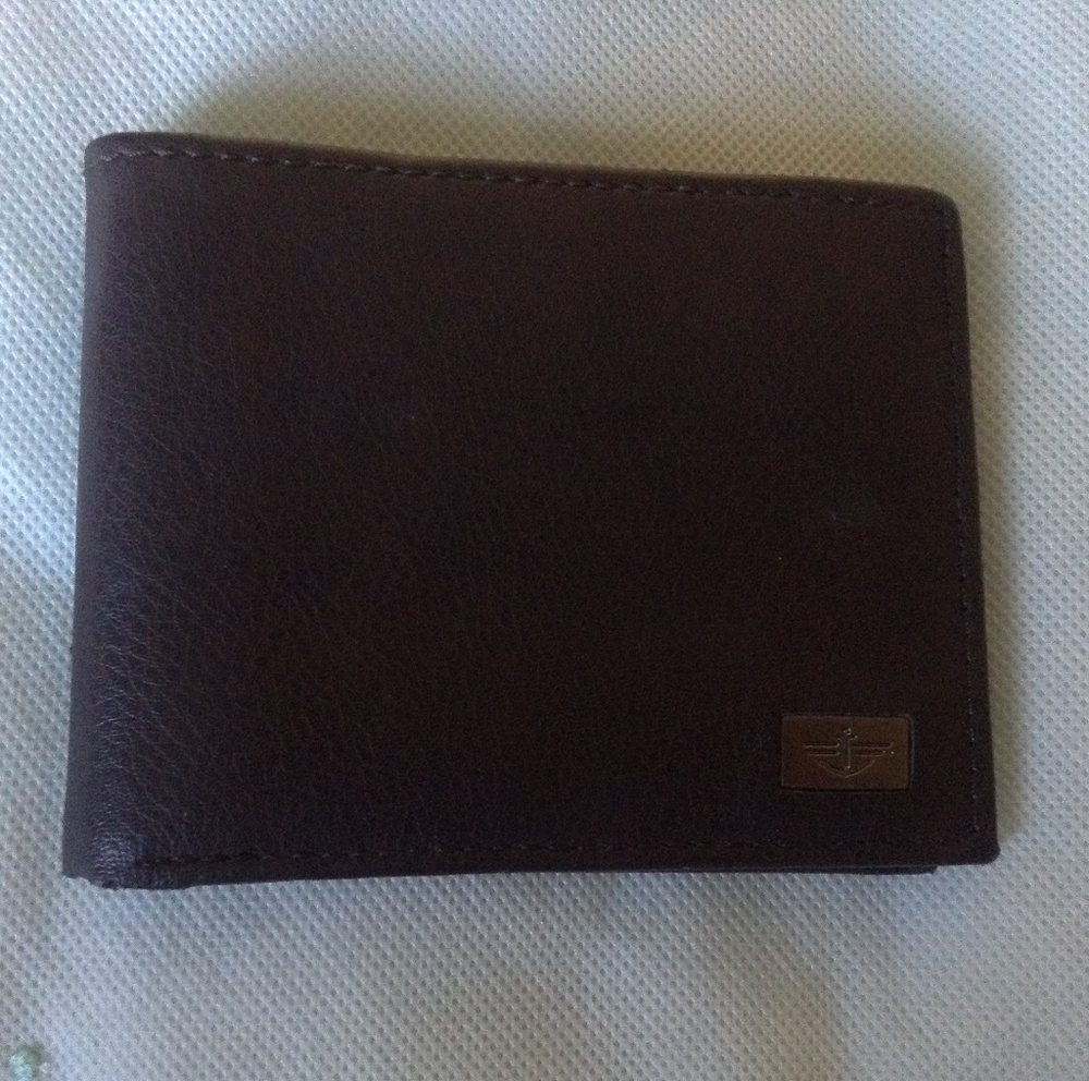 Dockers wallet